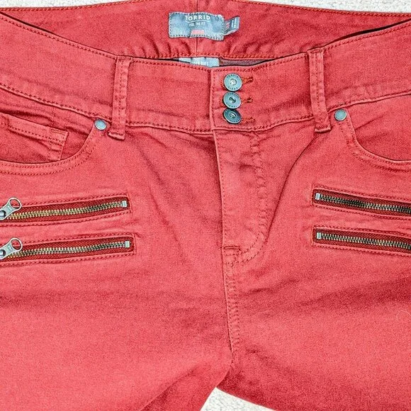 Skinny Jeggings with Zipper Accents Never Worn - Picture 4 of 6